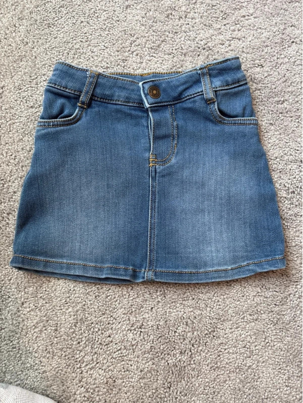 Carter’s Girls blue Jean skirt size 4 EUC